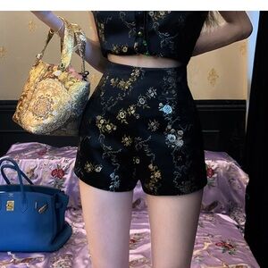 New Chinese Style Shorts Dressy Causal Shorts
Black and Golden Jacquard